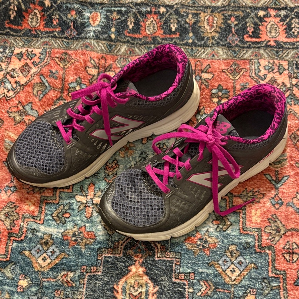 New Balance Women's Athletic Shoes - Black and Pink